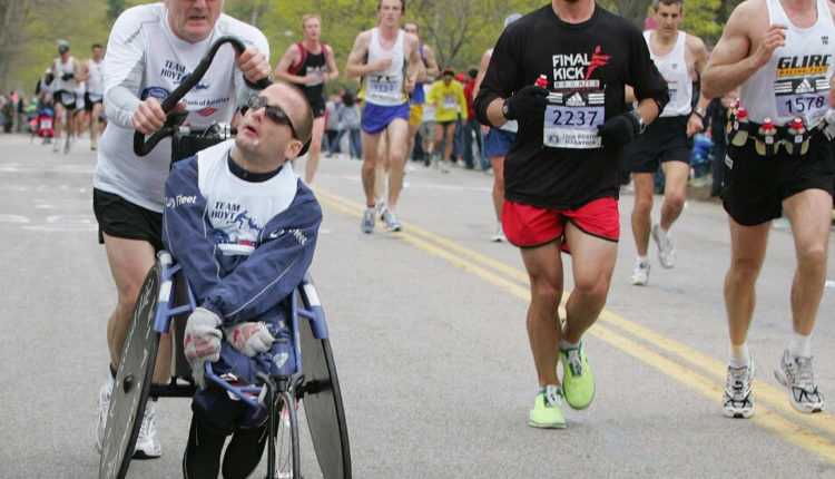 Dick Hoyt, Who Ran Marathons While Pushing His Son, Dies