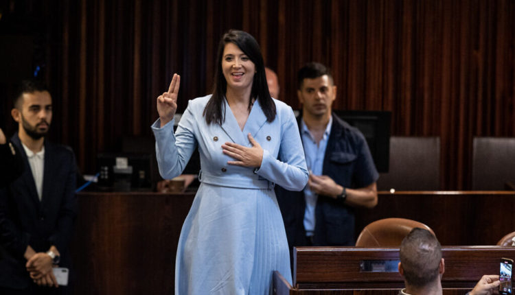 Shirley Pinto, the first-ever deaf MK, is sworn into Knesset