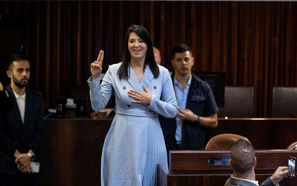 Shirley Pinto, the first-ever deaf MK, is sworn into Knesset using sign language