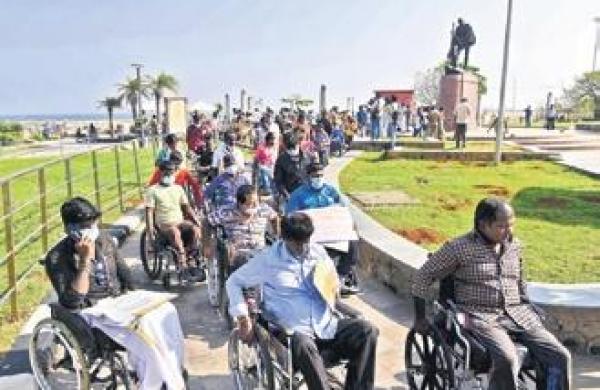 Persons with spinal injuries stage protest- The New Indian Express